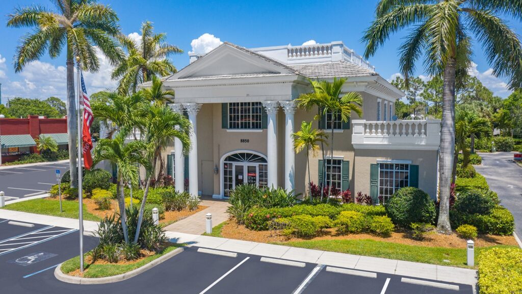 Synovus Bank - 8850 Tamiami Trail N. Naples, FL 34108 - Shot 2